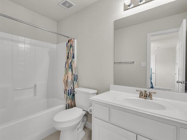 Foto del edificio - 2700 Club Ridge Dr