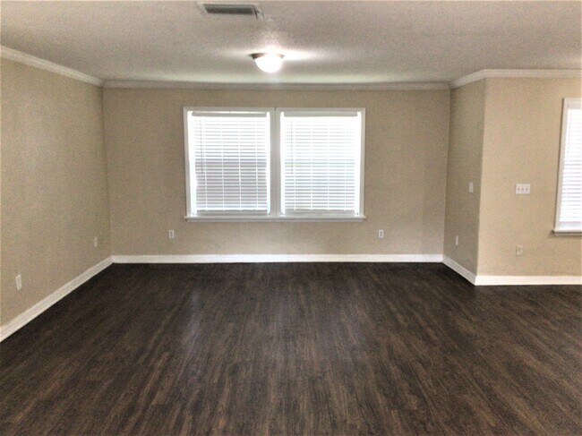 Foto del edificio - 245 Oak Run Ct