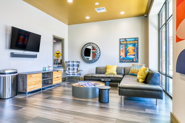 Building Photo - Trax at DuPont Station