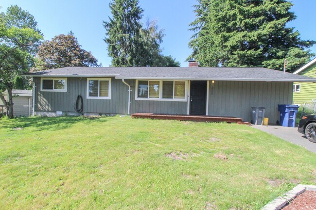 Foto del edificio - Charming updated 3-Bed/1-Bath Rambler on q...