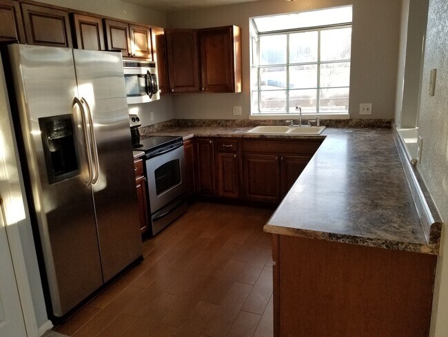 Building Photo - Welcome to your new home in the Wingate So...