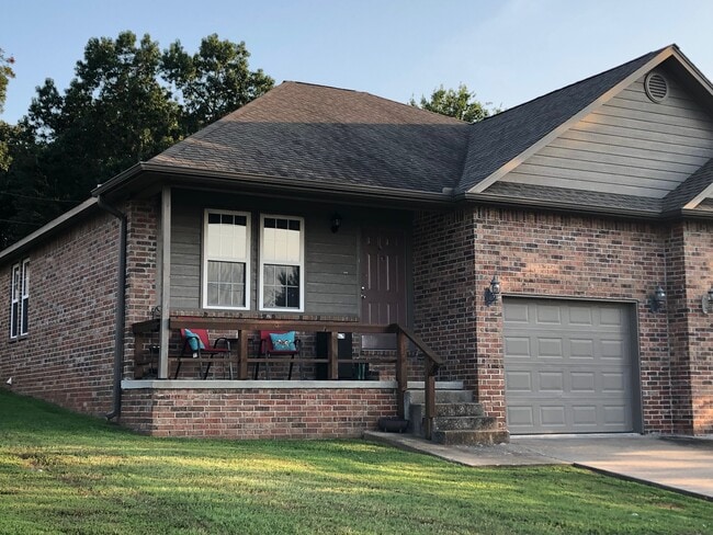 610 Rolling Hills Dr