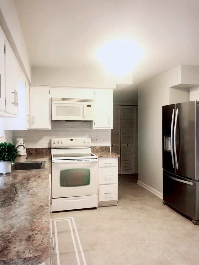 Building Photo - 77 Wynnewood Dr