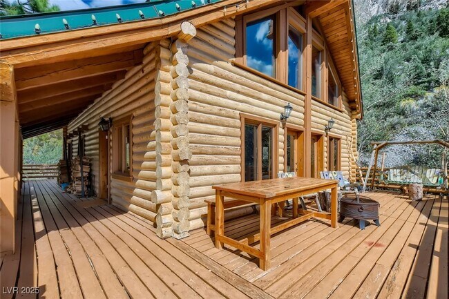 Foto del edificio - 4947 Snow White Rd