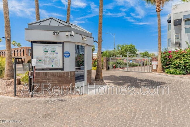 Building Photo - 3633 N 3rd Ave