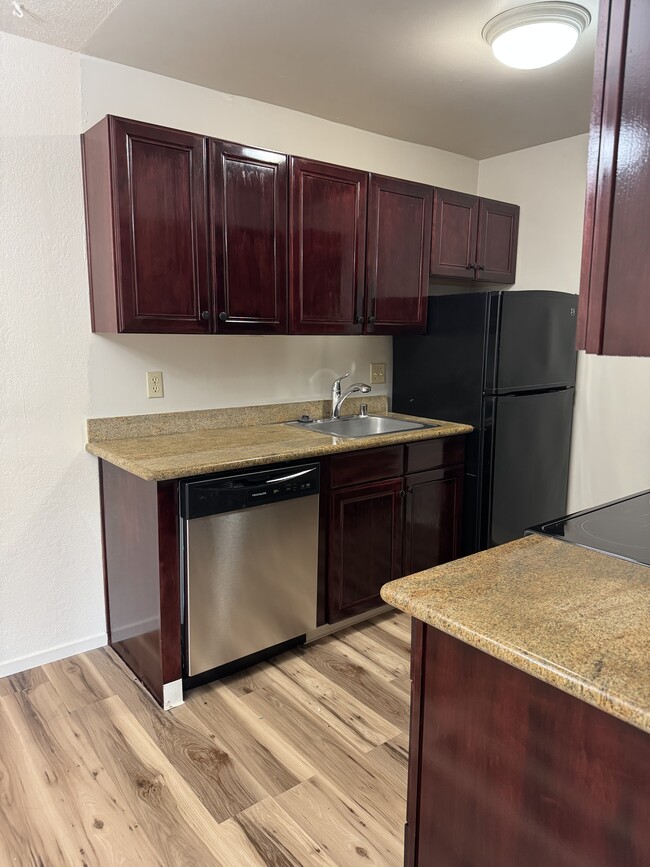 Building Photo - 100 Kinross Dr