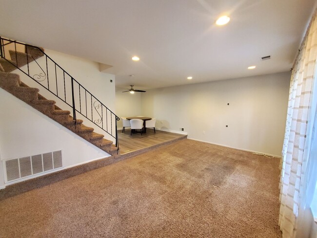 Building Photo - Spacious end-unit townhouse, with elegant kitchen, 3-bedrooms & attached garage