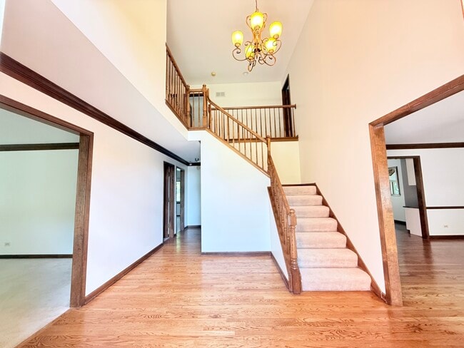 Building Photo - 2318 River Woods Dr