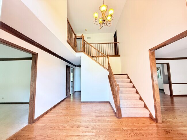 Foto del edificio - 2318 River Woods Dr