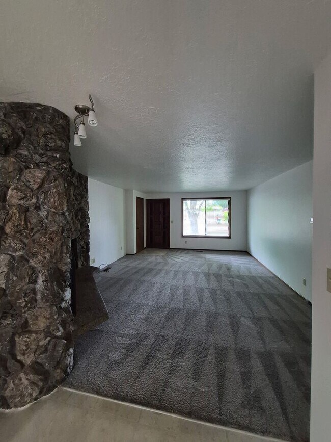 Foto del edificio - Charming South Salem Duplex!
