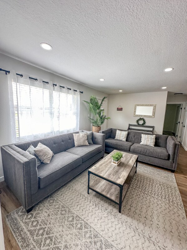 Foto del edificio - 1109 Harbor Blvd