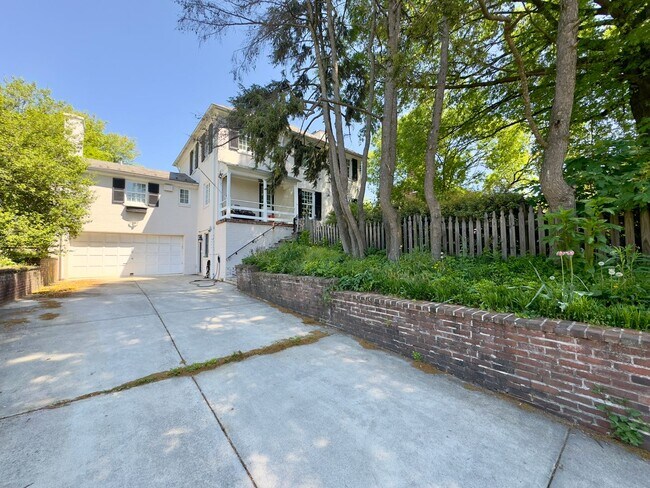 Foto del edificio - 115 E Northern Pkwy