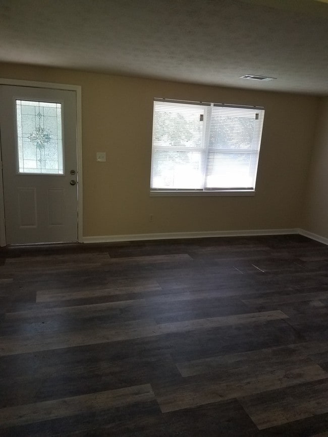 Building Photo - Newly Renovated Home in West Georgia