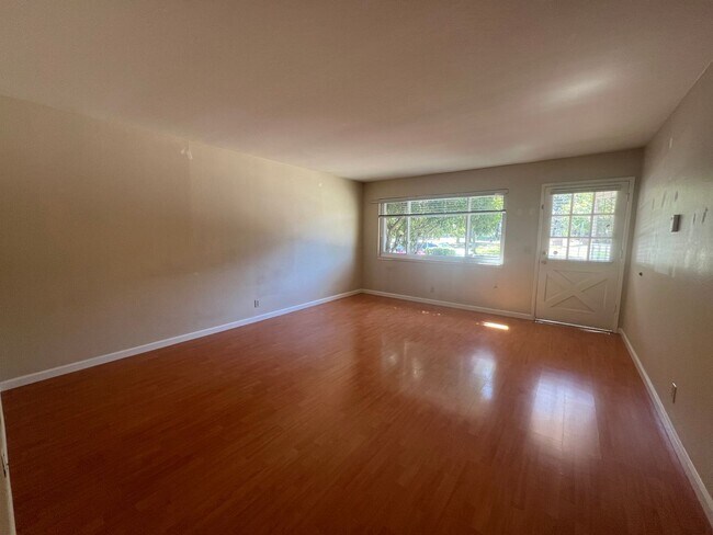 Building Photo - 1487-1489 Vallejo Dr
