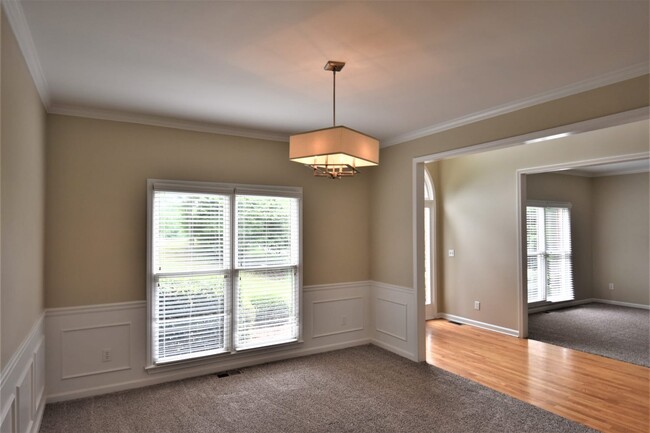 Building Photo - 2200 Rose Walk Dr