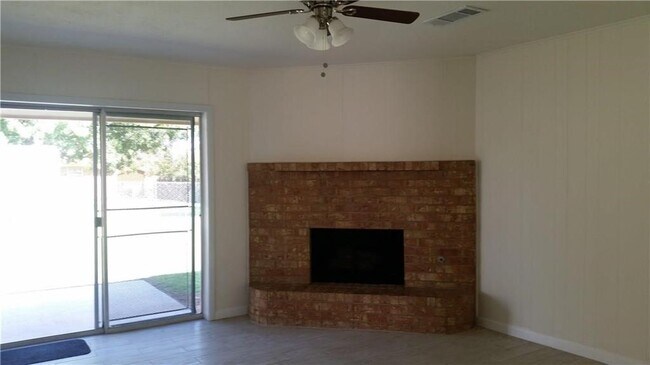Building Photo - 1116 Sherwood Dr