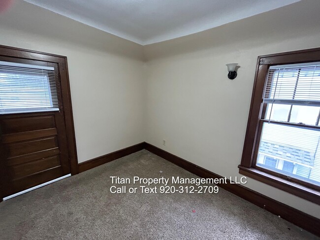 Building Photo - 156 E Johnson St