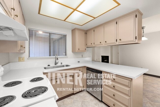 Building Photo - 9282 Corinthian Cir