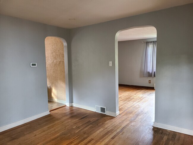 Living/Dining Area - 965 McNeilly Rd