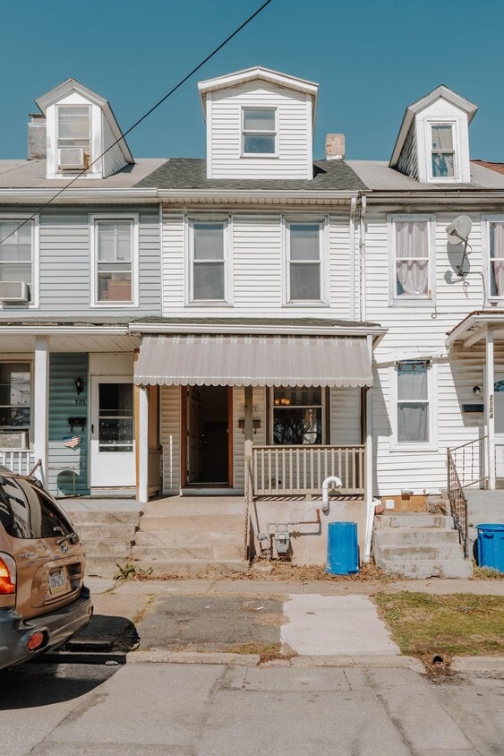 Primary Photo - 2122 Greenwood St