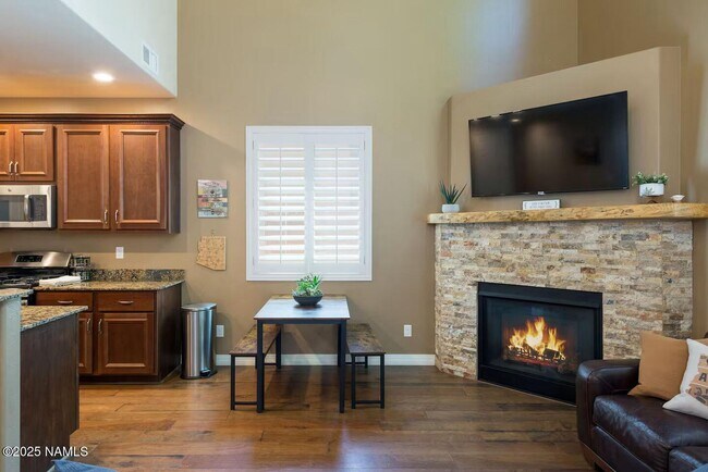 Foto del edificio - Elegant Presidio in the Pines Home! 5 Bed, 2.5 Bath + 2 Car Gar. & A/C! Students & Small Pets OK!...