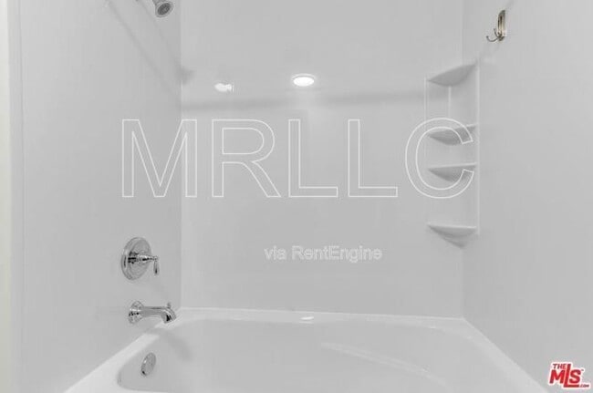 Building Photo - 15207 Magnolia Blvd