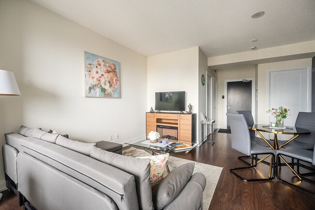 Photo du bâtiment - 4698 Yonge St