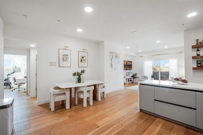 Foto del edificio - 820 S Wilton Pl