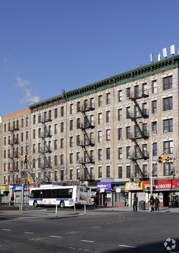 Foto del edificio - 2492 Adam Clayton Powell Jr Blvd