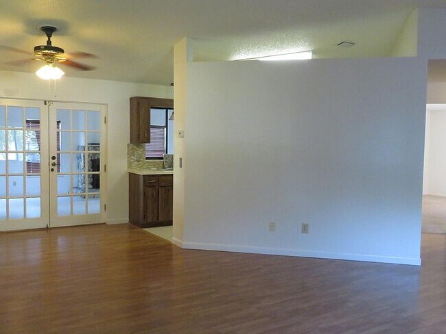 Foto del edificio - 1355 Pace Dr NW