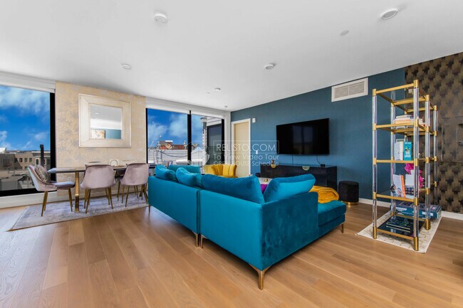 Building Photo - 2448 Lombard St