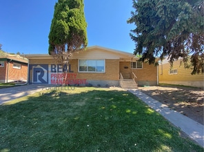 Building Photo - 216 Thurston Ave