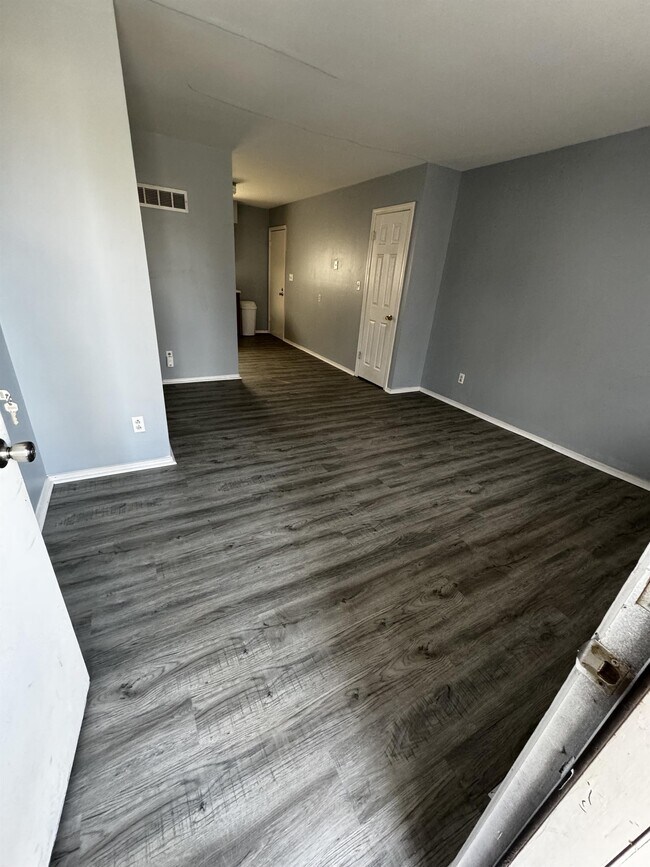 11215 Kentucky Ave Unit 11215, Sugar Creek, MO 64054 Room for Rent in