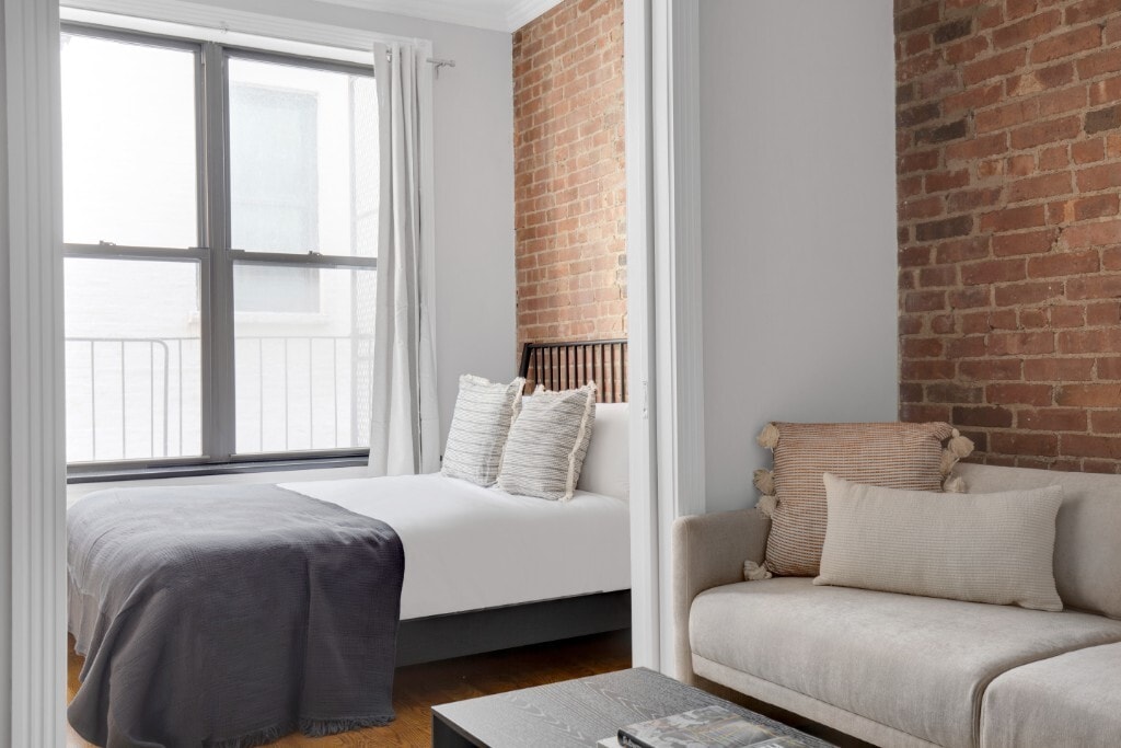 Primary Photo - 345 W 53rd St