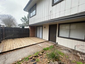 Building Photo - 12023 Greenwood-Forest Dr