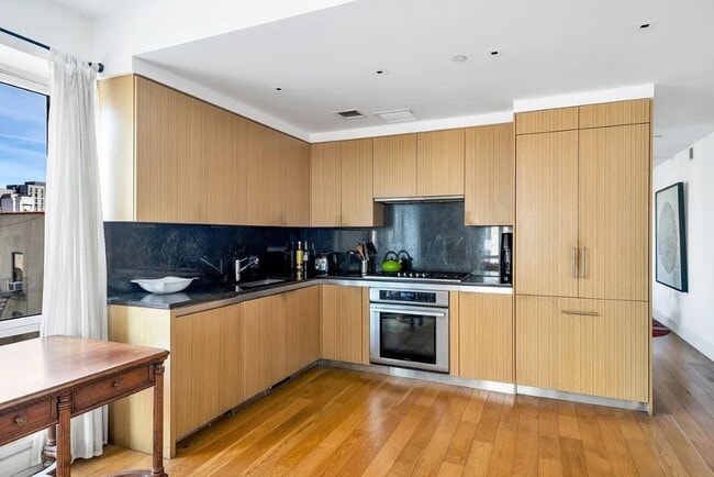 Building Photo - 1280 Fifth Avenue