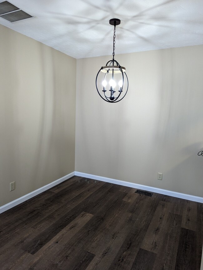 Building Photo - 816 Emma Dr