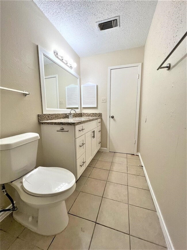 Building Photo - 2130 Greenbriar Colony Dr