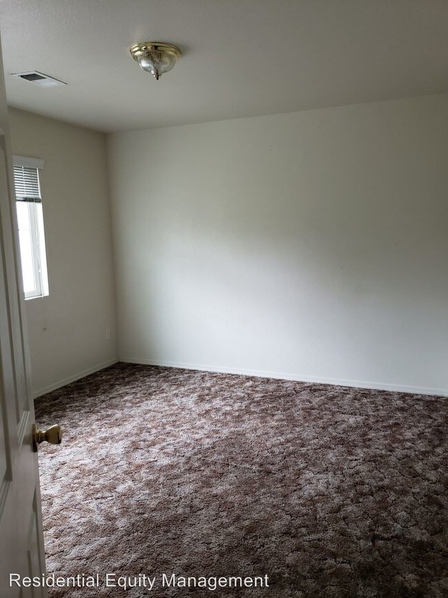 Building Photo - 4 br, 2.5 bath House - 2847 39th Street
