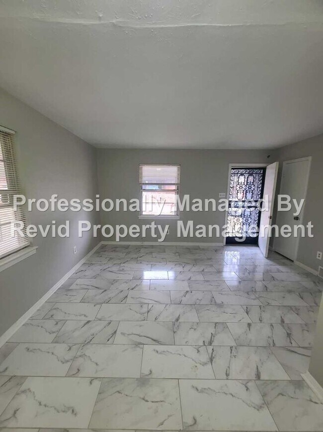 Foto del edificio - FIRST MONTH FREE!!! Newly Renovated 3 Bedroom Home!