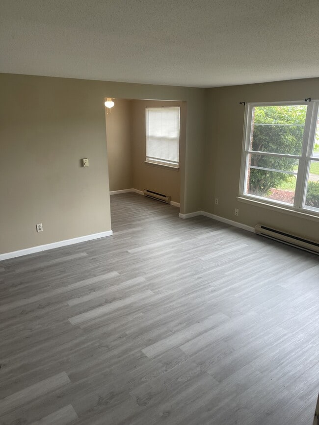 Building Photo - 2716 Alder Creek Dr S