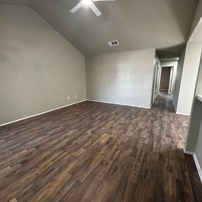 Building Photo - 6603 Deatonhill Dr