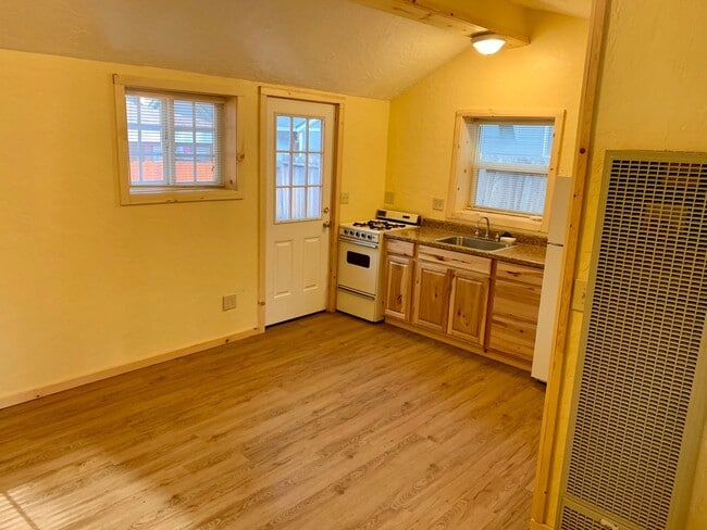 Foto del edificio - Sweet studio Cabin avail. August 5, 2025!!!