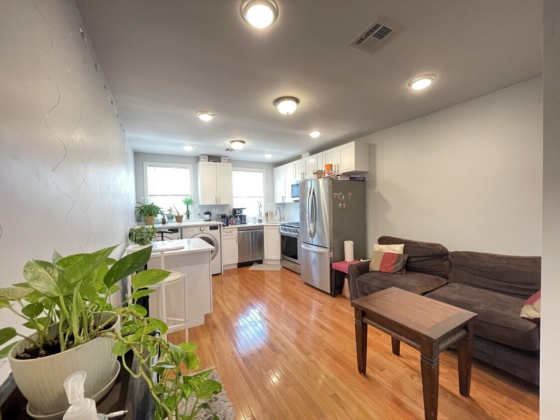 Foto principal - 240.5 South St