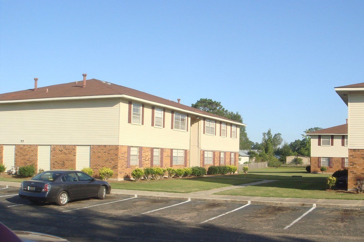 Foto del edificio - 135 Russell Dr