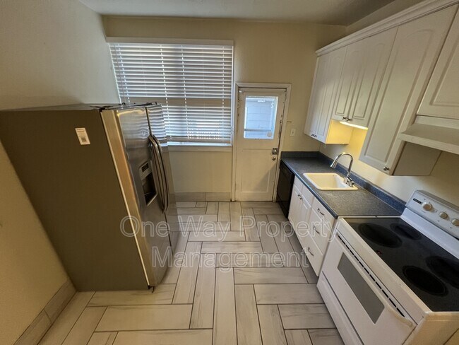 Building Photo - 1203 11th St