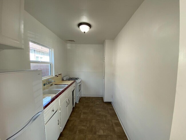 COCINA DESDE EL COMEDOR - 11162 Culver Blvd