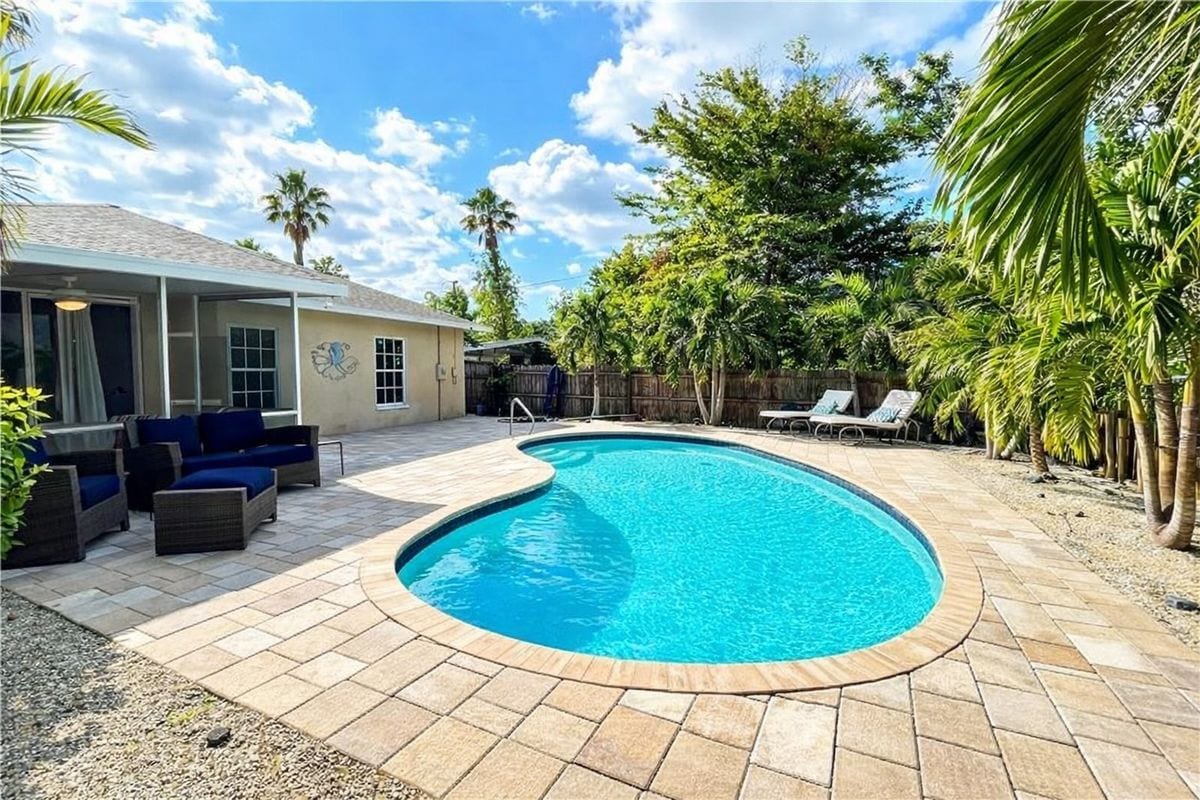 Building Photo - 815 96th Ave N