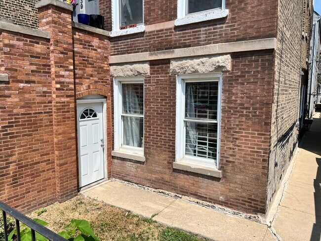 Foto del edificio - 1839 N Hermitage Ave
