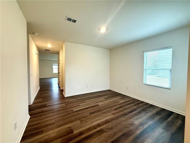 Building Photo - 119 Pond Ct